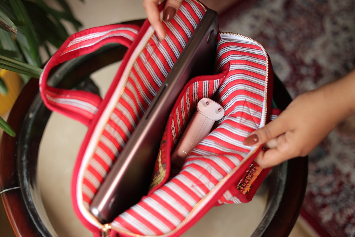 Surkh Safar Laptop Bag — detail