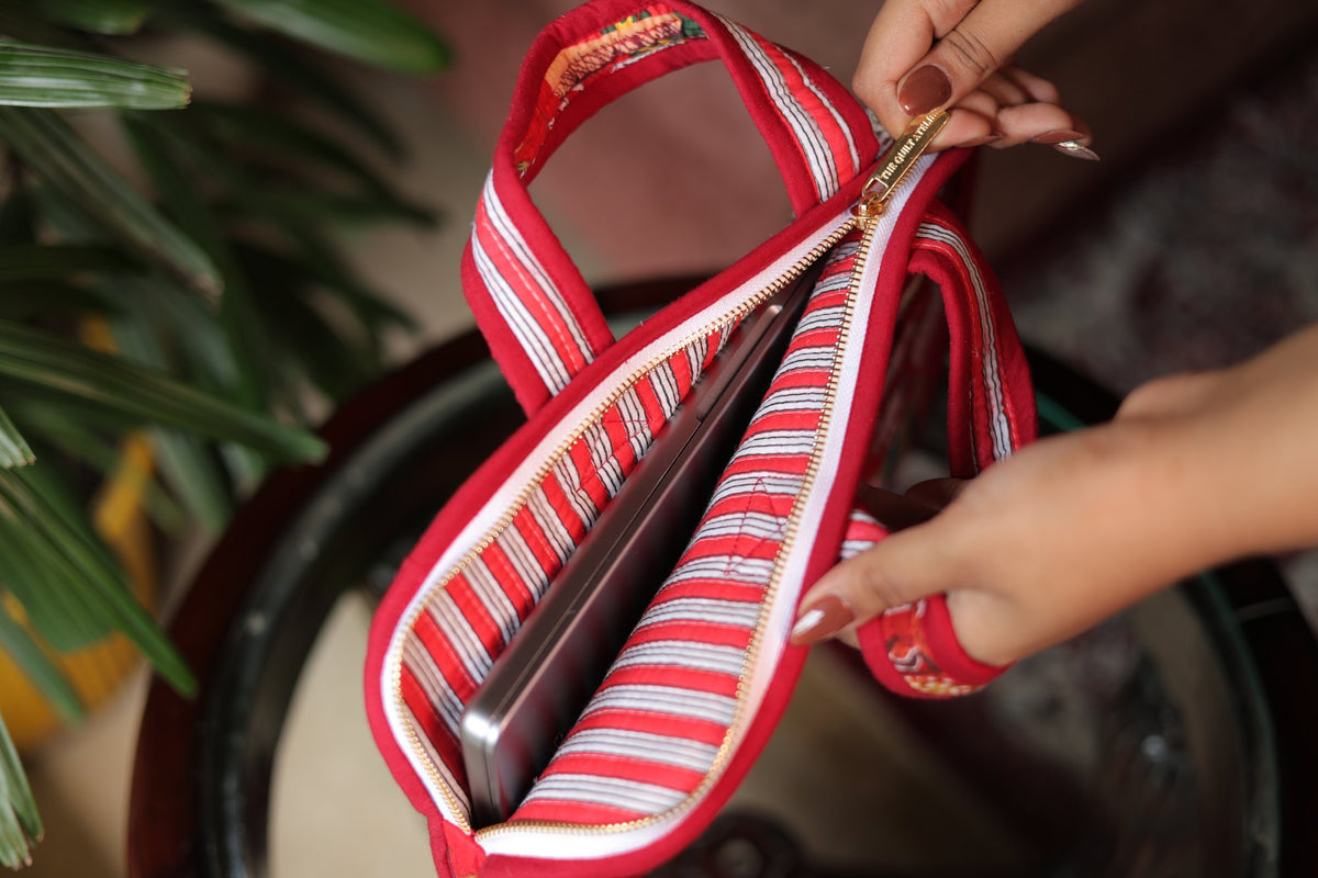 Surkh Safar Laptop Bag — detail